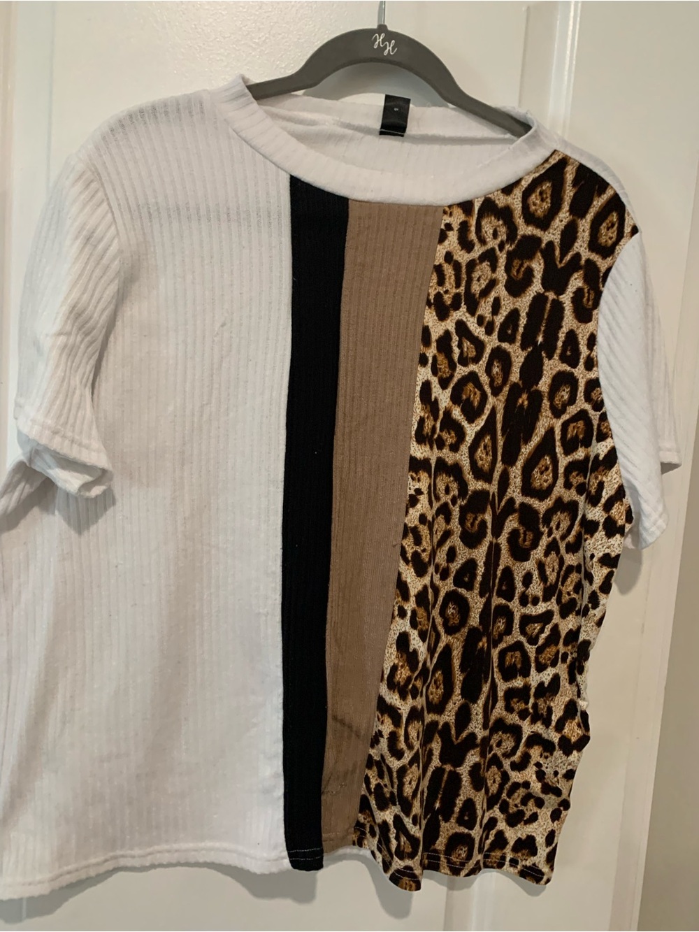 Colorblock Leopard Short Sleeve Top - White, Black, Tan